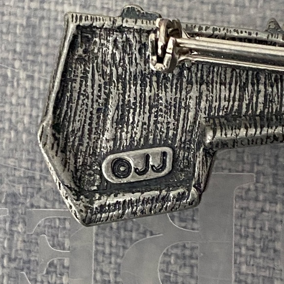 JJ secretary pin. Pewter color. VG used condition. Measures approx 2 1/2 ". - Picture 9 of 9